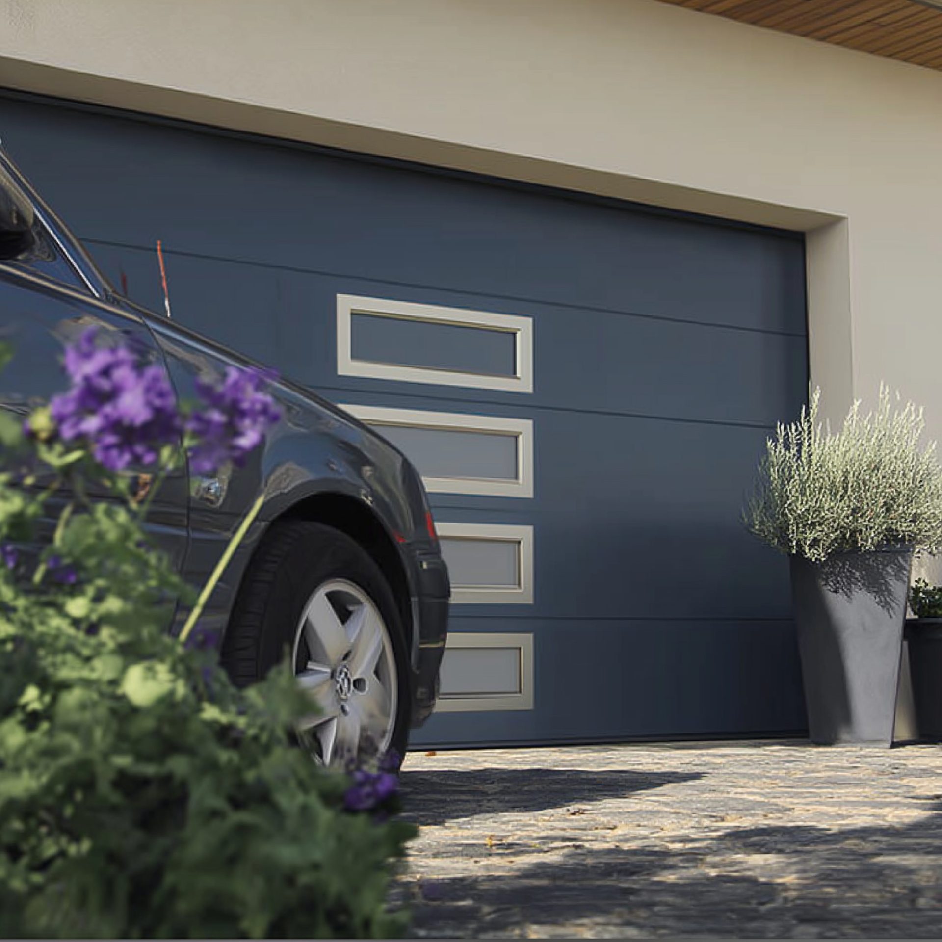 Porte de garage design avec hublots et coloris personnalisés